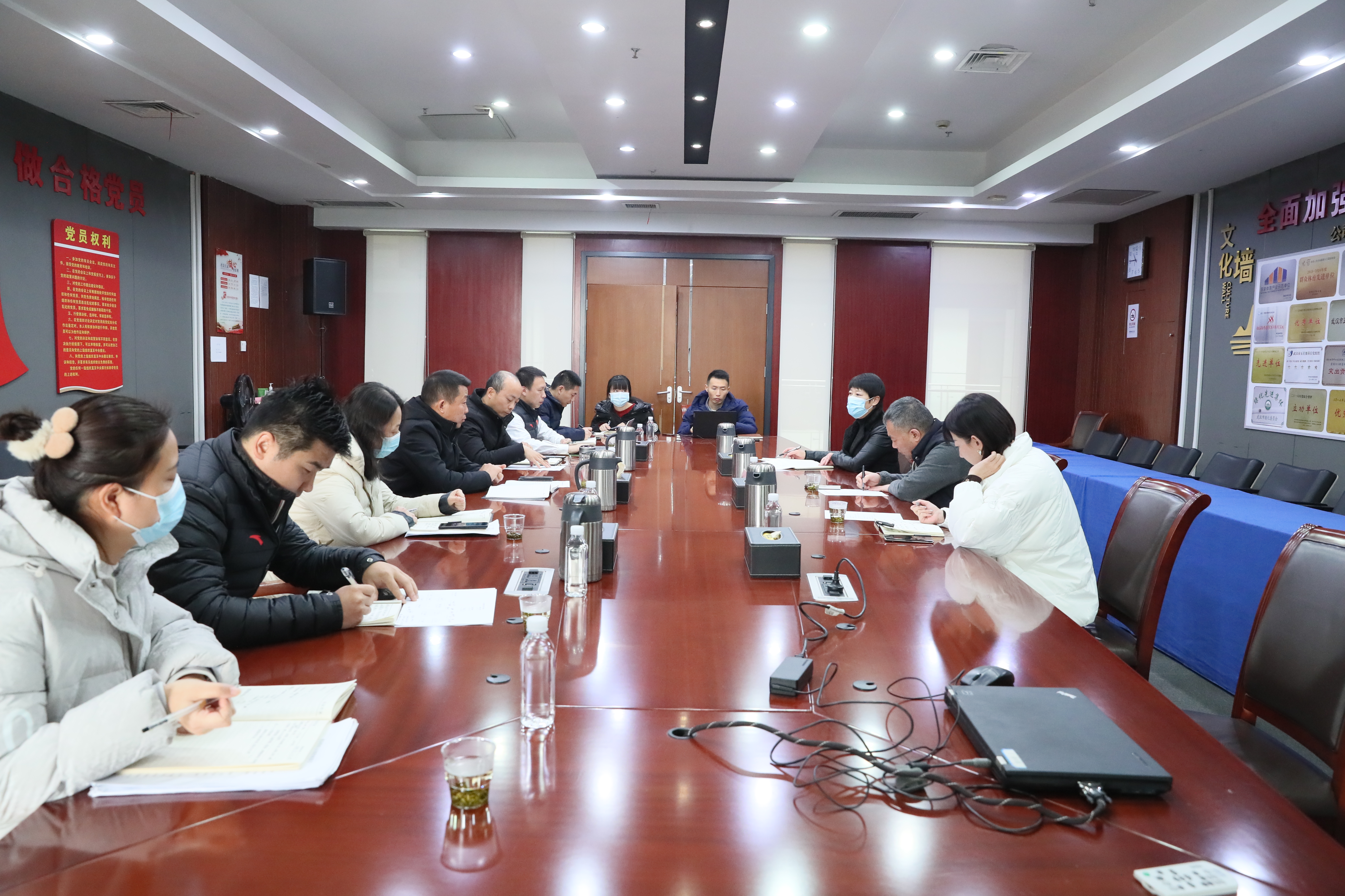 吴志锋与湖北保和控股集团股份公司董事长谢嵩共商合作事宜