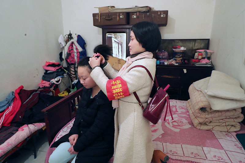 熊猫体育中心春节前进社区慰问留守儿童(图2)