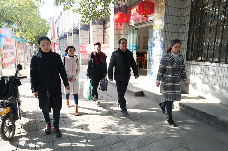 熊猫体育中心春节前进社区慰问留守儿童(图1)