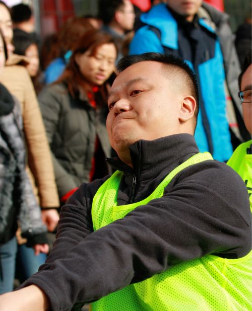 熊猫体育中心卫冕全区拔河比赛冠军(图14)