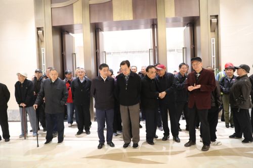 市老领导参观考察熊猫体育中心(图5)