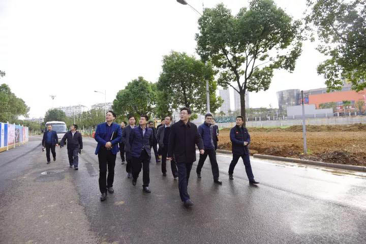胡亚波现场调研推进军运会改造项目建设(图1)