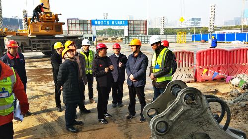 区建设局调研体育中心军运会场馆建设(图1)