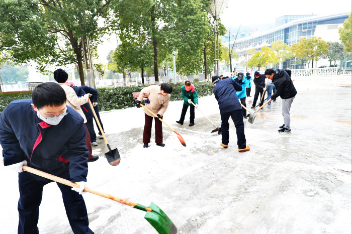 一场雪，体育中心美得不要不要的</br>但最美的风景还是他们(图15)