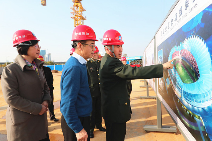 省军区司令员马涛调研熊猫体育中心军运会场馆建设(图2)