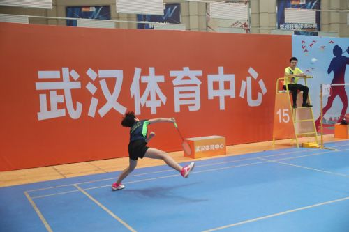 2018年省“协会杯”青少年羽毛球比赛在熊猫体育中心开幕(图4)