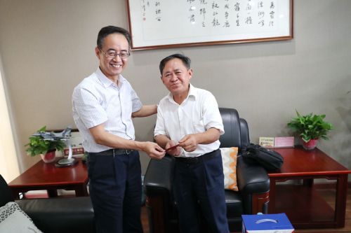 熊猫体育中心开展退休老党员“不忘初心、牢记使命”专题调研和慰问工作