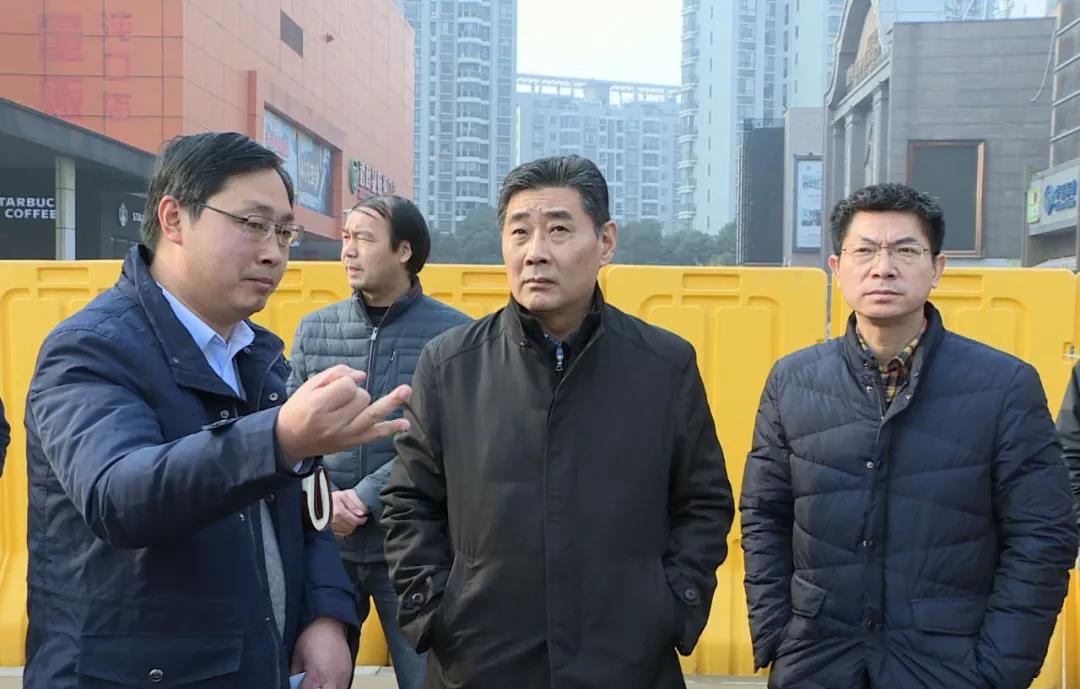 彭浩到熊猫体育中心现场办公 检查推进军运会场馆建设和环境提升工作(图2)