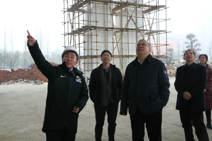 市老领导考察熊猫体育中心(图4)