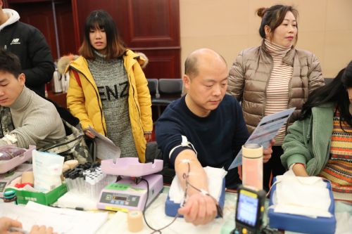 献出一滴血  汇聚一份爱 ——熊猫体育中心组织开展无偿献血活动(图6)