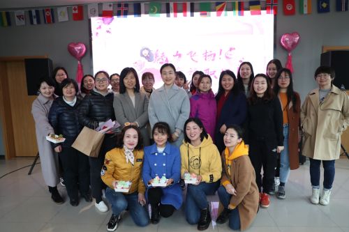 巧手做糕点，甜蜜迎佳节 ▏熊猫体育中心举行“三八”妇女节关爱活动(图7)