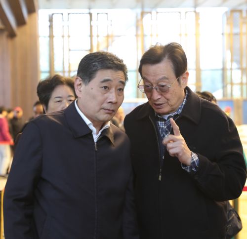 市老领导参观考察熊猫体育中心(图2)