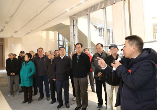 市老领导参观考察熊猫体育中心(图3)
