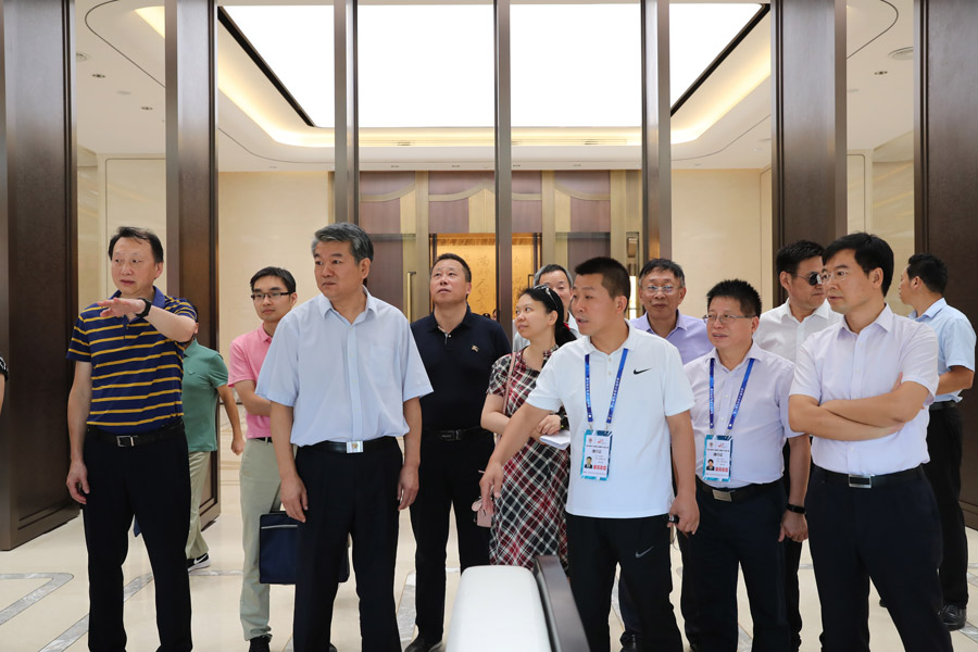 李兵调研熊猫体育中心(图4)