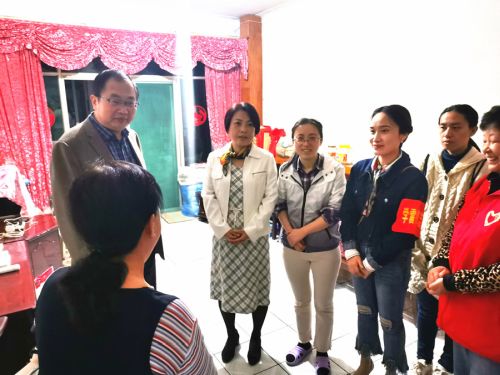 熊猫体育中心慰问留守儿童(图3)