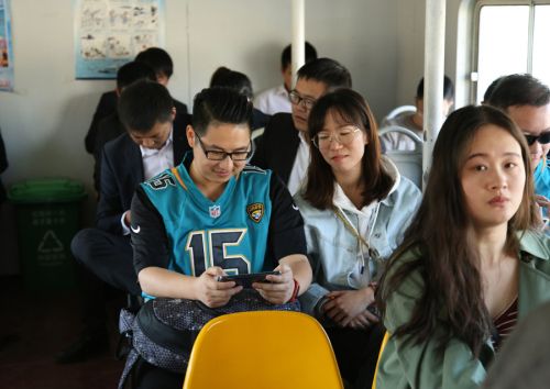 熊猫体育中心组织开展秋季户外拓展活动(图1)
