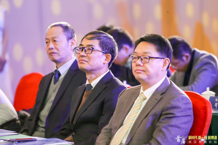 首届“新时代新一线新赛道”武汉发展论坛在北京举办    熊猫体育中心入选中国（武汉）产业地标(图5)