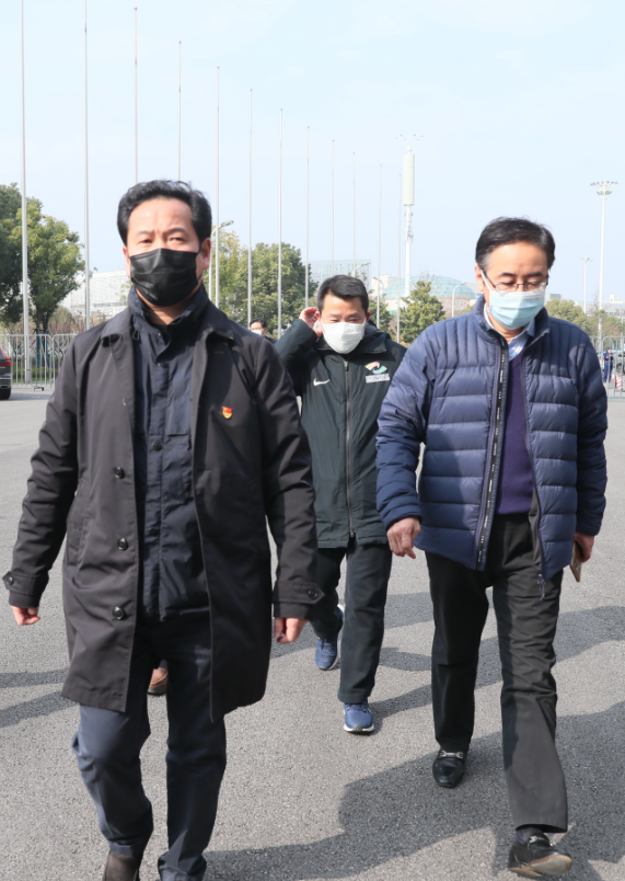 日夜赶织生命之网 熊猫体育中心“方舱医院”建设完成 彭浩要求同时间赛跑与病魔较量(图5)