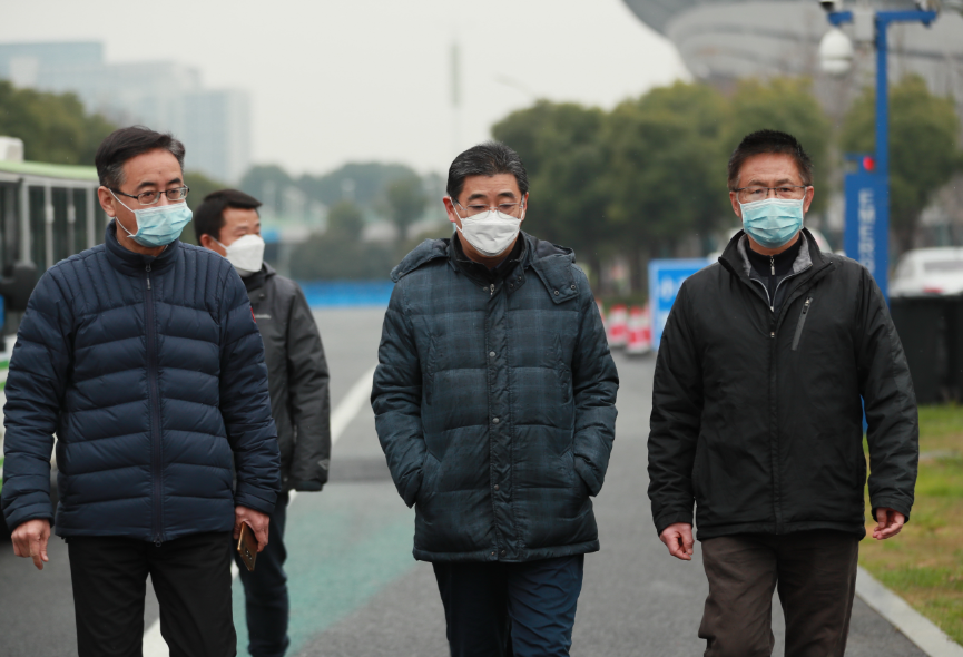 彭浩调研熊猫体育中心方舱医院强调：确保方舱医院稳定运行(图1)