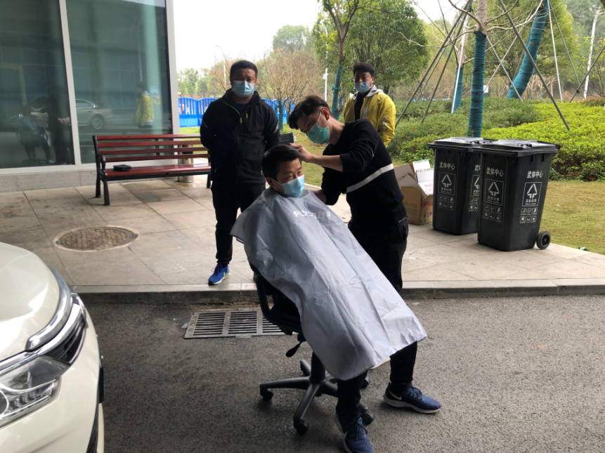 抗疫群英图（蒋龙 廖其兵）(图2)
