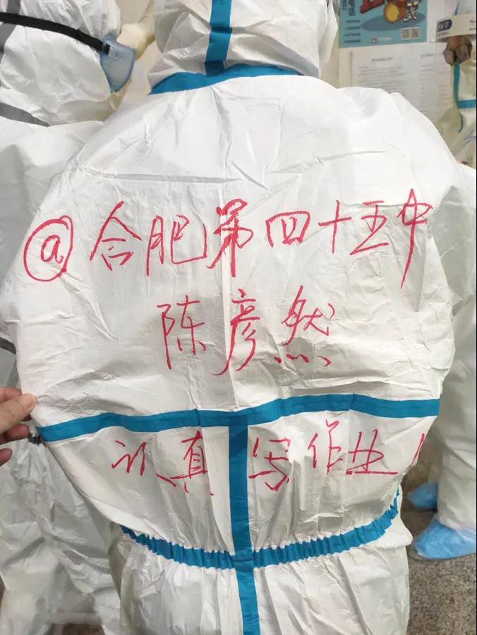 援鄂护士患癌，熊猫体育中心方舱医院保障人员祝福：一定要好起来！(图2)