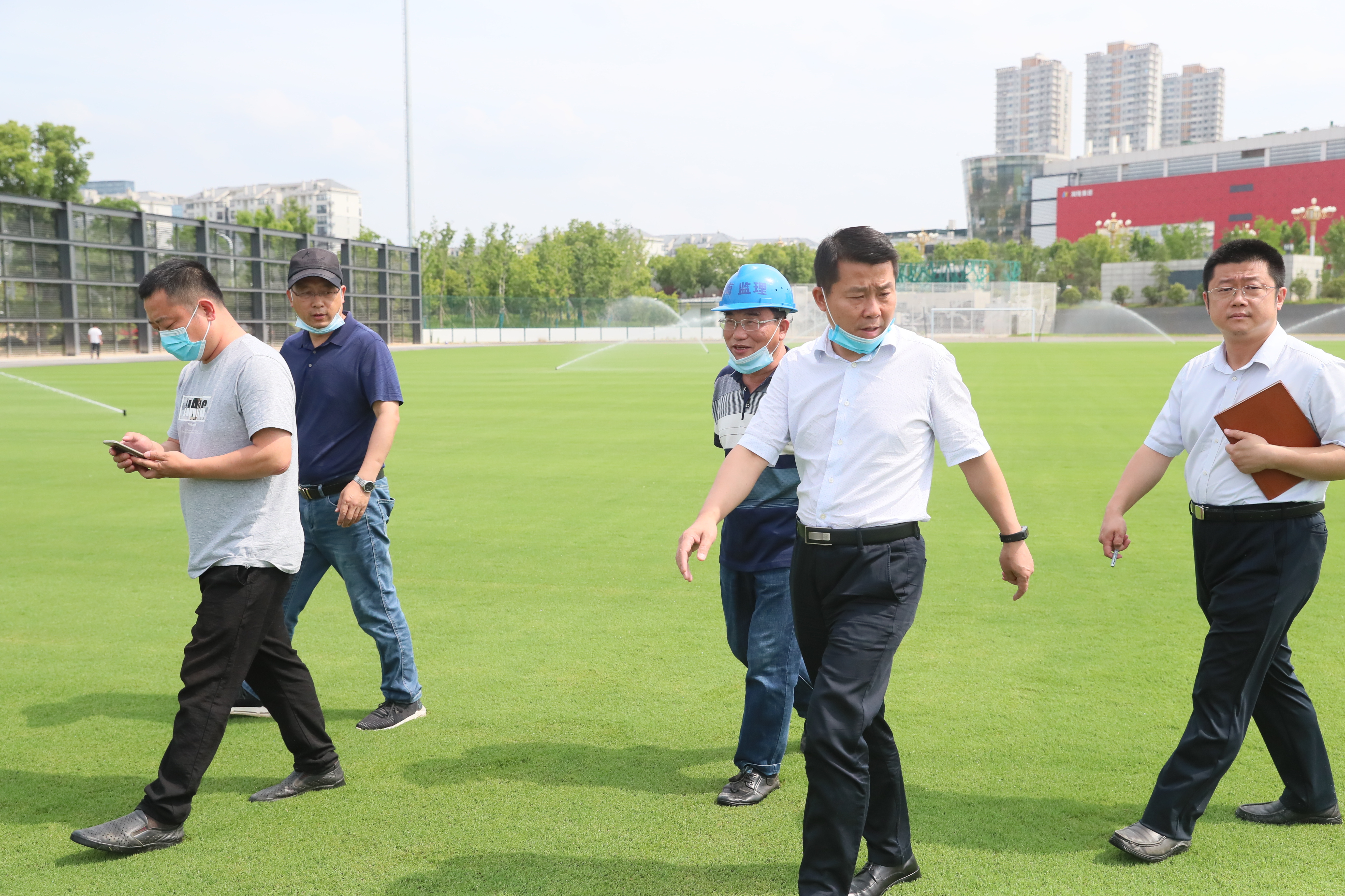吴志锋检查军运会场馆续建恢复及开闭幕式临建拆除等项目进展情况(图1)