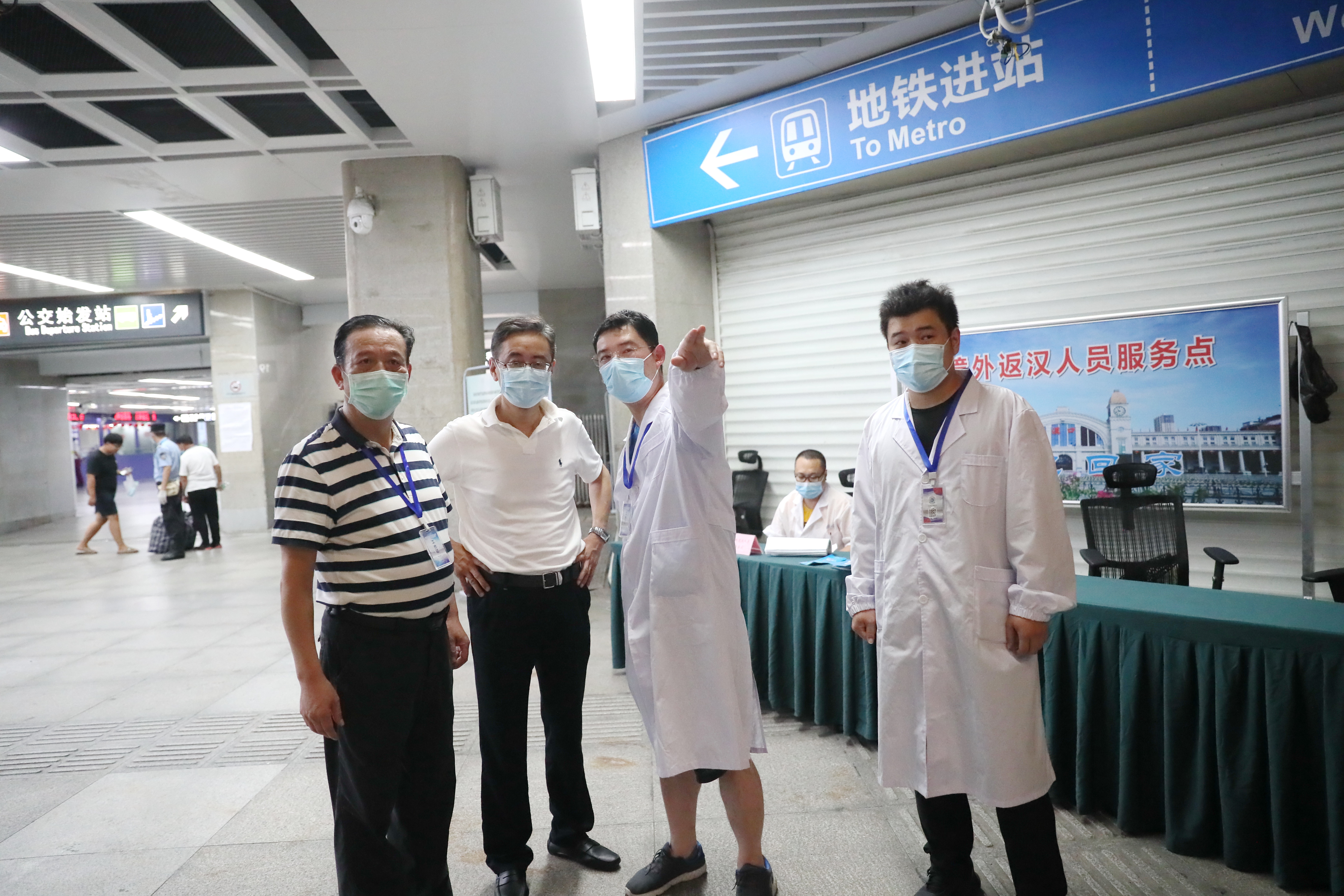 王旗华慰问汉口火车站疫情防控人员(图4)
