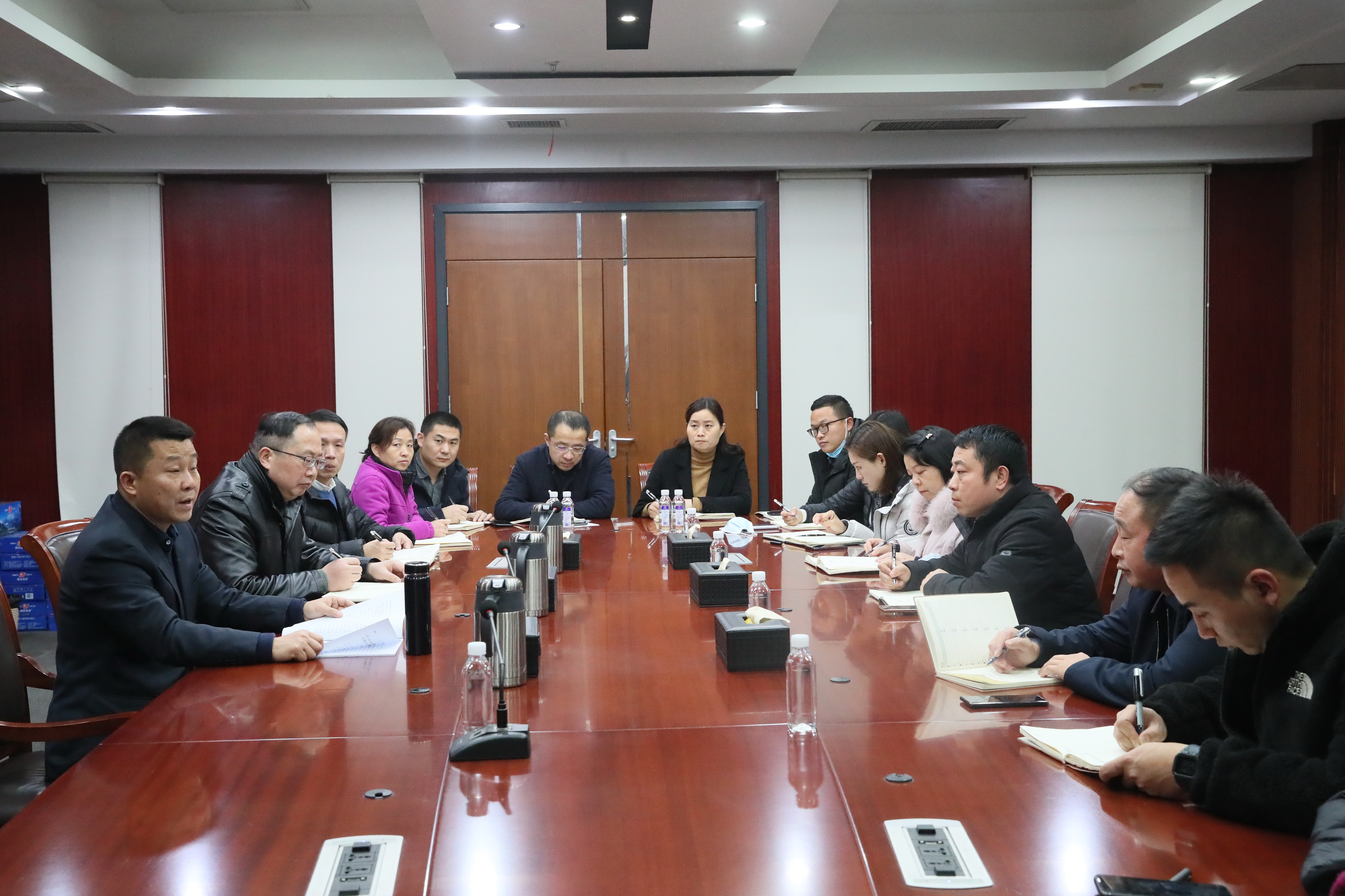 公司召开专题会部署元旦春节期间疫情防控工作(图1)